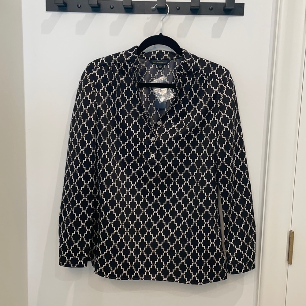 NWT Brooks Brothers 346 black arabesque Satin tunic. Size 2.
